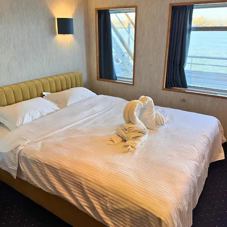Hotel Boat Sofia 2*